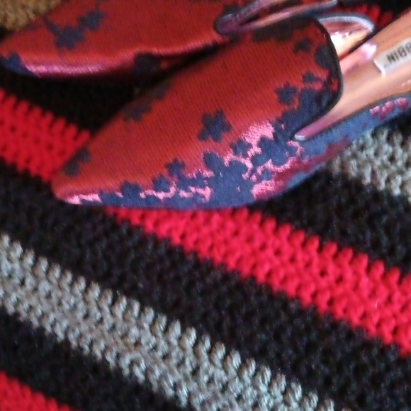 Slip on Shoes - Picture 2 of 3
